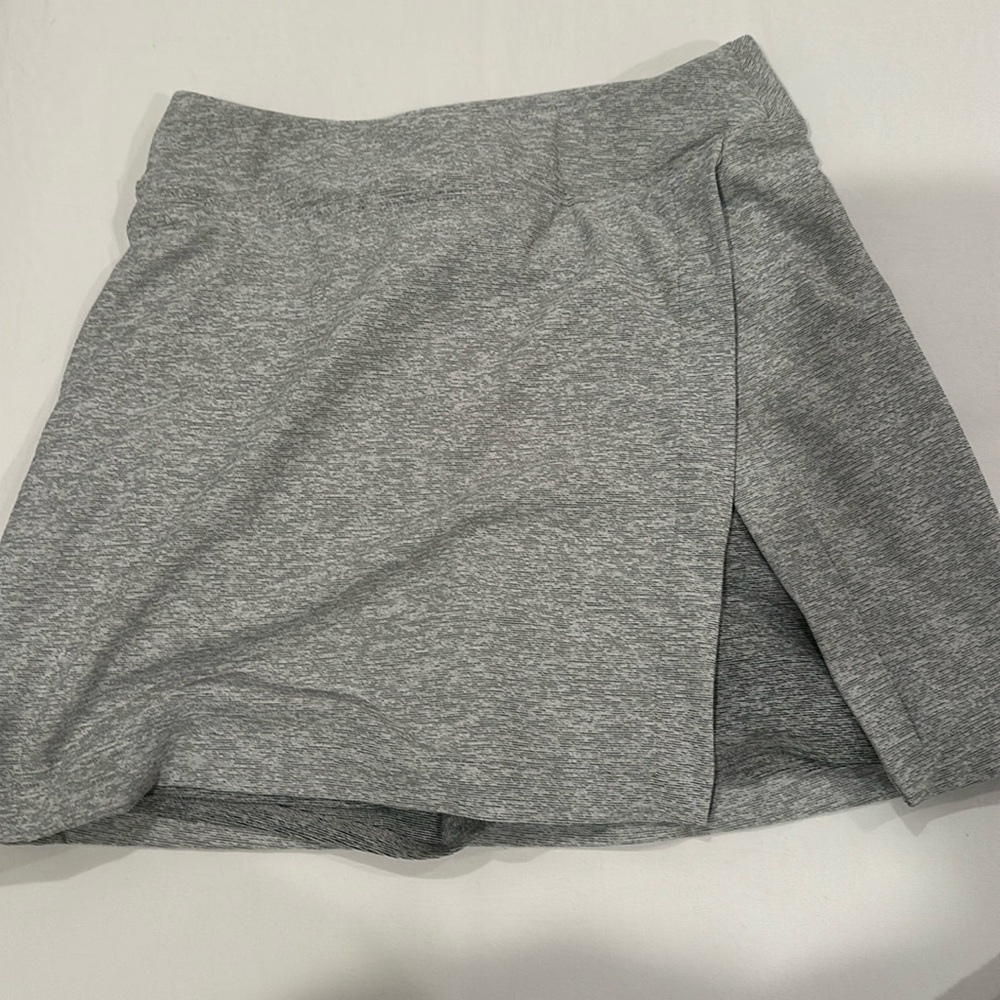 GENTLY USED OUTDOOR VOICES SKORT